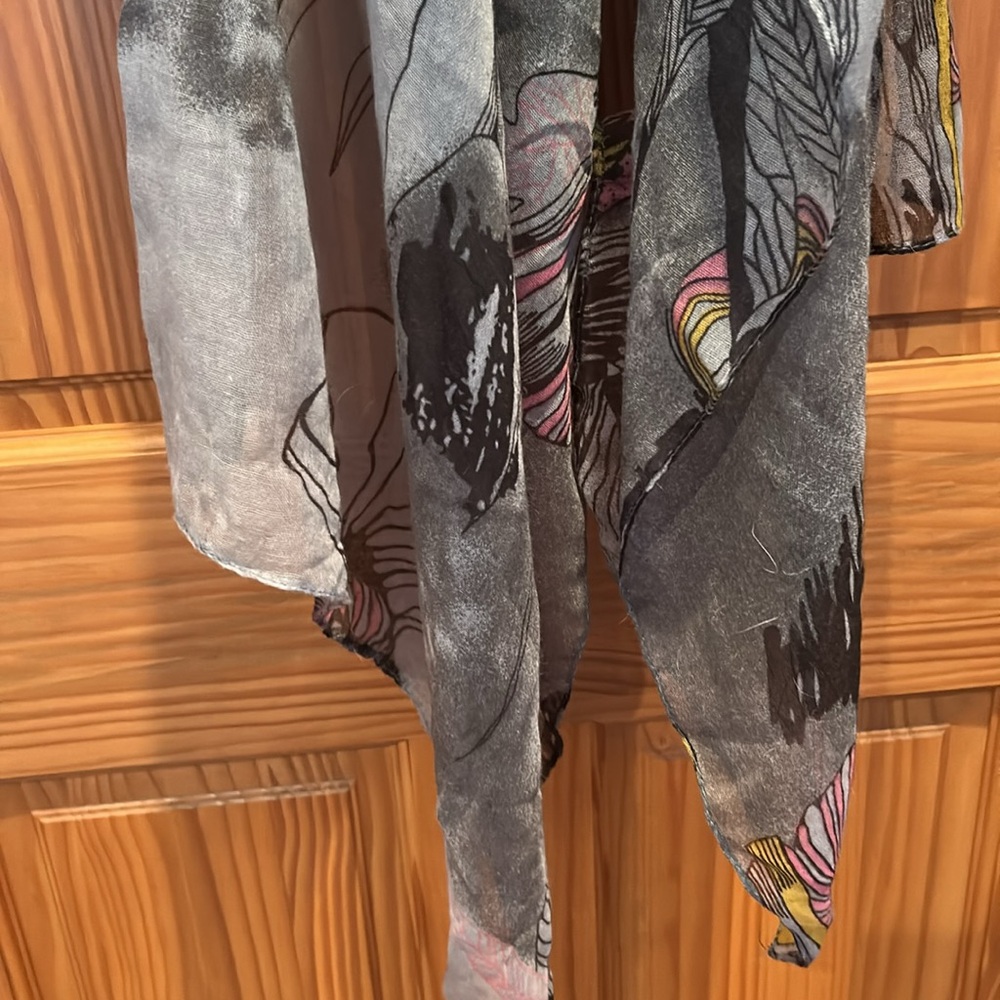 Pretty scarf - Picture 2 of 3